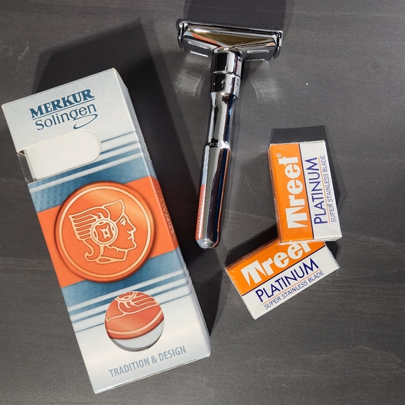 MERKUR German FUTUR 701 Shaving Razor MIRROR CHROME w/Blades - Picture 2 of 2